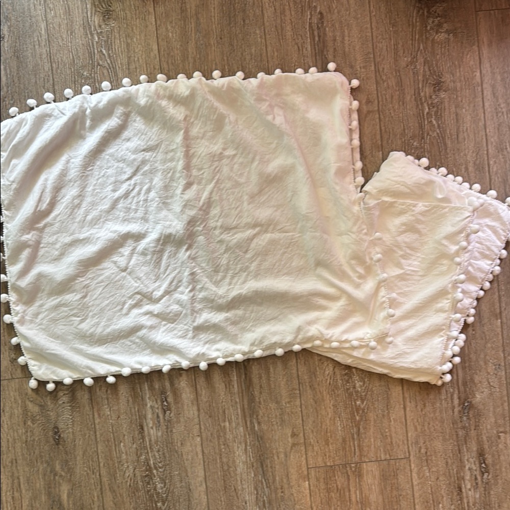 White Pom Pom Throw Blanket